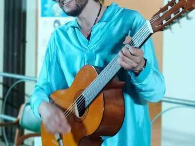 Ermal Meta (2018) � Anche Ermal Meta non � nato in Puglia, ma � cresciuto per� a Bari: citt� in cui si trasfer� dall�Albania all�et� di 13 anni. La sua vittoria a Sanremo arriva nel 2018 in coppia con Fabrizio Moro cantando �Non mi avete fatto niente� (foto di Eliaxt)